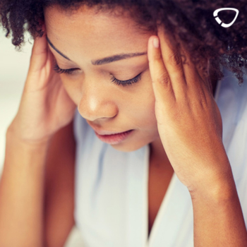 Migräne mit Aura – eine der Krankheiten, unter der Frauen häufiger leiden.